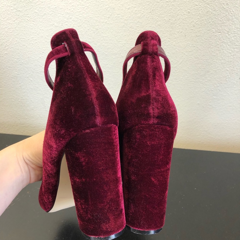 Shoe Dazzle Burgundy Velvet High Heels - Picture 6 of 13